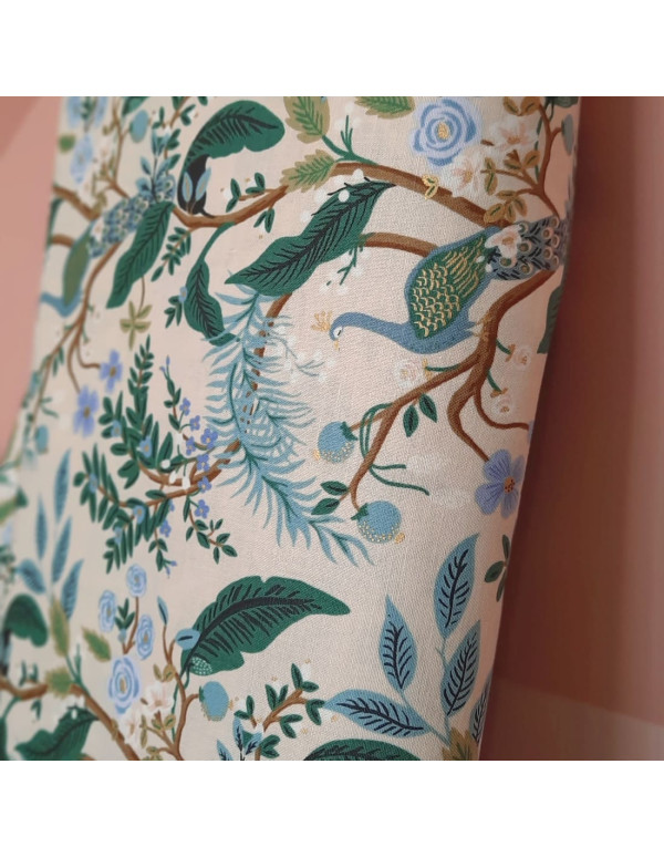 Cranberry, tissu coton Vintage Garden Peacock Hunter dore, fond creme Gold Metallic, Cotton and Steel Rifle paper