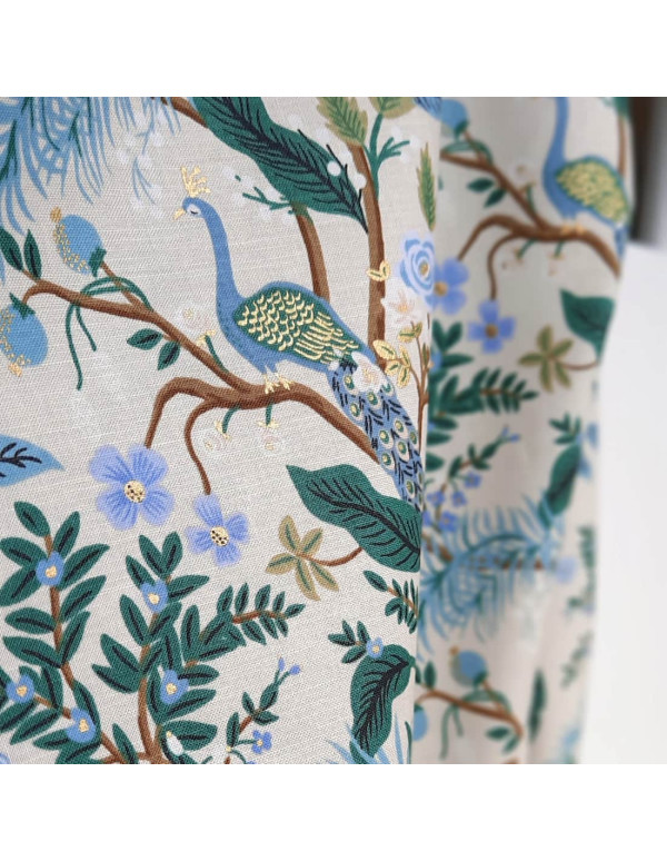 Cranberry, tissu coton Vintage Garden Peacock Hunter dore, fond creme Gold Metallic, Cotton and Steel Rifle paper