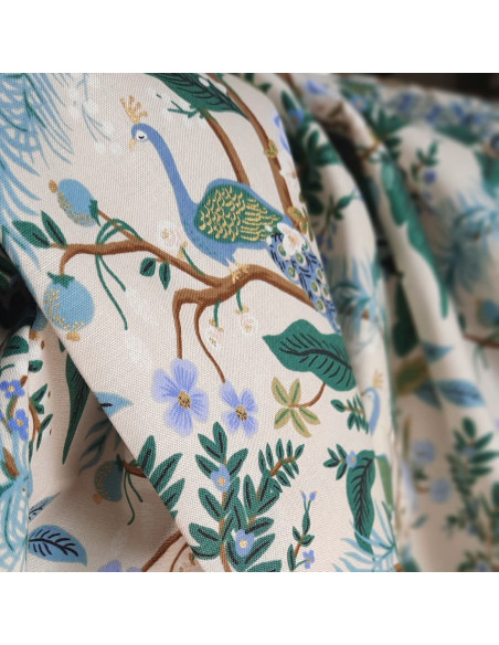 Cranberry, tissu coton Vintage Garden Peacock Hunter dore, fond creme Gold Metallic, Cotton and Steel Rifle paper