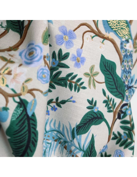 Cranberry, tissu coton Vintage Garden Peacock Hunter dore, fond creme Gold Metallic, Cotton and Steel Rifle paper