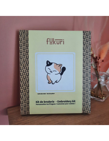 Cranberry, Kit broderie avec tambour Chat Fukuri