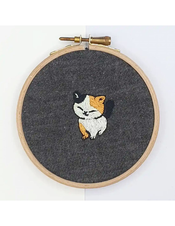 Cranberry, Kit broderie avec tambour Chat Fukuri
