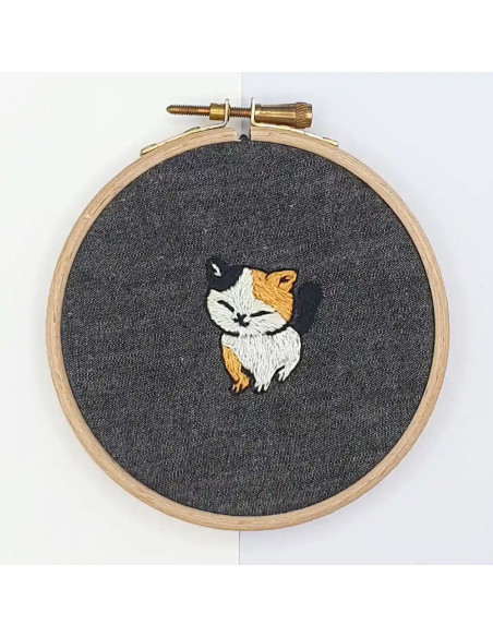 Cranberry, Kit broderie avec tambour Chat Fukuri