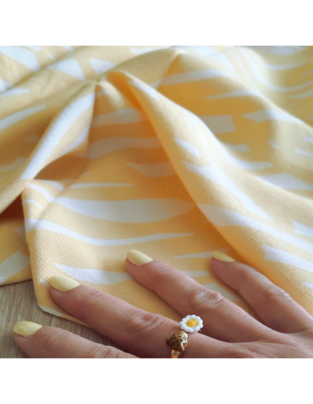 Cranberry, Crepe de viscose Sketchy mellow yellow jaune, Meet milk