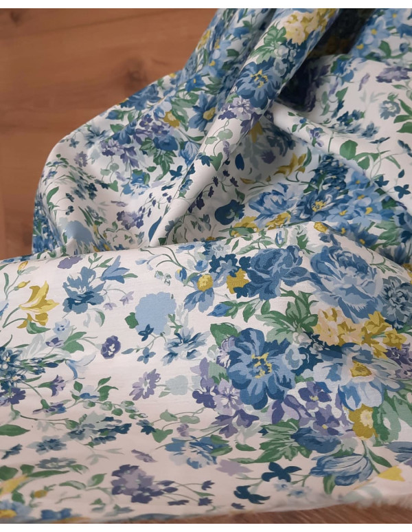 Cranberry, batiste de coton Tana Lawn Bridgerton bouquet parade, Liberty of London