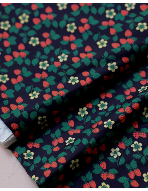 Cranberry, satin de coton mara des bois lise tailor, fraises