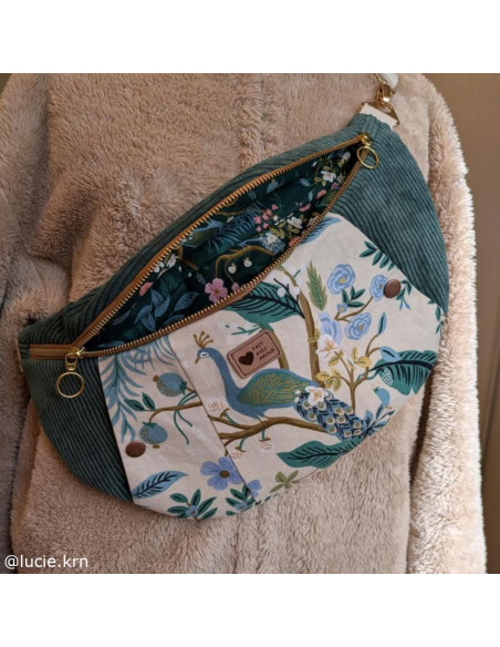 Cranberry, tissu coton Vintage Garden Peacock Hunter dore, fond vert foret green Gold Metallic, Cotton and Steel Rifle paper