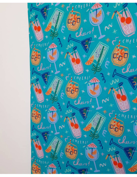 Cranberry tissu coton sur fond bleu turquoise cocktail apero summer breeze dashwood studio