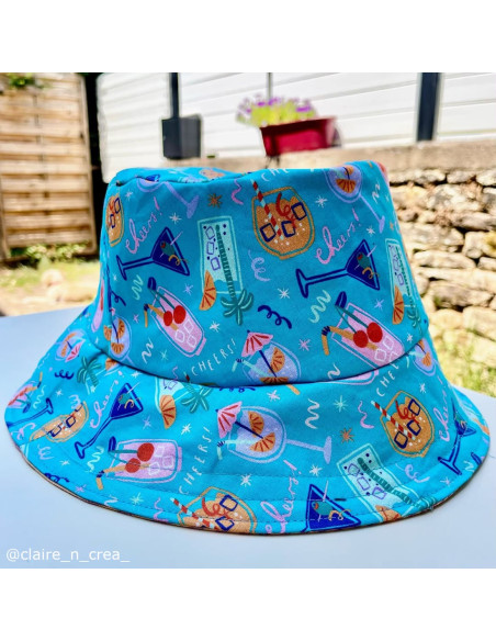 Cranberry tissu coton sur fond bleu turquoise cocktail apero summer breeze dashwood studio