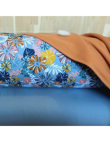 Jersey de coton bio Cranberry, Multi fleurs, sur fond bleu orage
