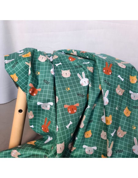 Popeline de coton, Cranberry, Carreaux et animaux, fond vert