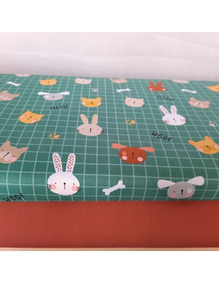 Popeline de coton, Cranberry, Carreaux et animaux, fond vert