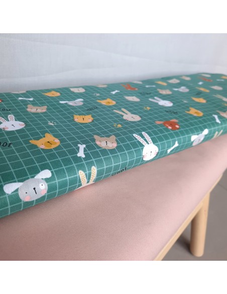 Popeline de coton, Cranberry, Carreaux et animaux, fond vert