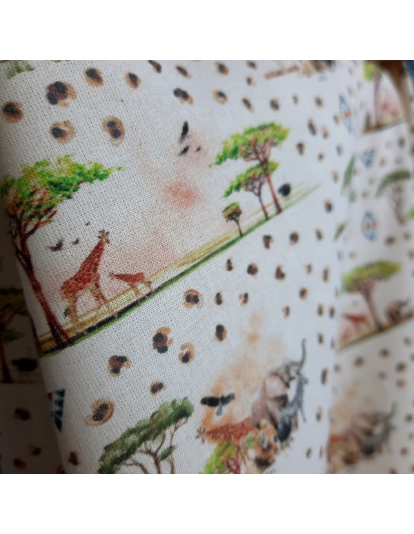 Popeline de coton biologique GOTS, Cranberry, Savane et animaux, fond écru