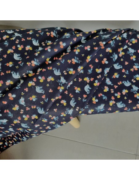 Popeline de coton, Cranberry, Oiseaux, Fond bleu marine