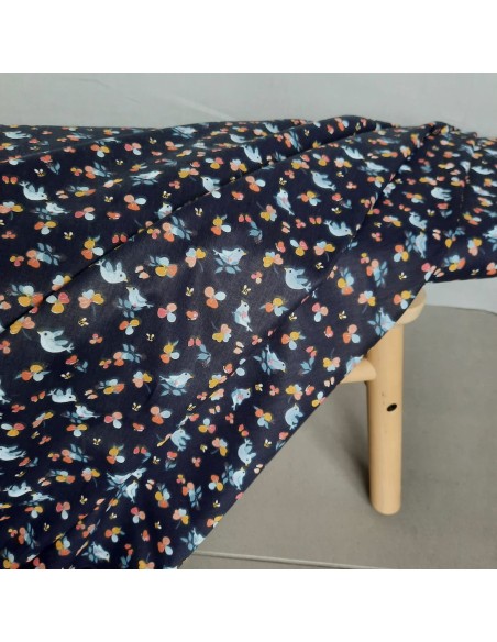 Popeline de coton, Cranberry, Oiseaux, Fond bleu marine