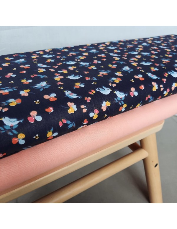 Popeline de coton, Cranberry, Oiseaux, Fond bleu marine