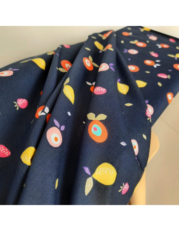 Popeline de coton glitter, Multifruits, Cranberry, Fond bleu marine et feuilles dorées