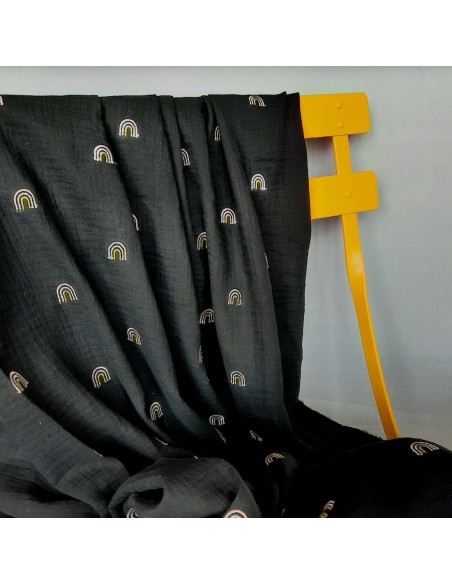 Double gaze de coton Cranberry, arc-en-ciel brodés, noir