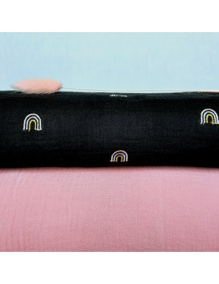 Double gaze de coton Cranberry, arc-en-ciel brodés, noir