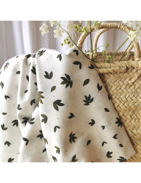 Cranberry, Tissu popeline de coton biologique, Feuilles vertes, Fond blanc, Atelier Rubael