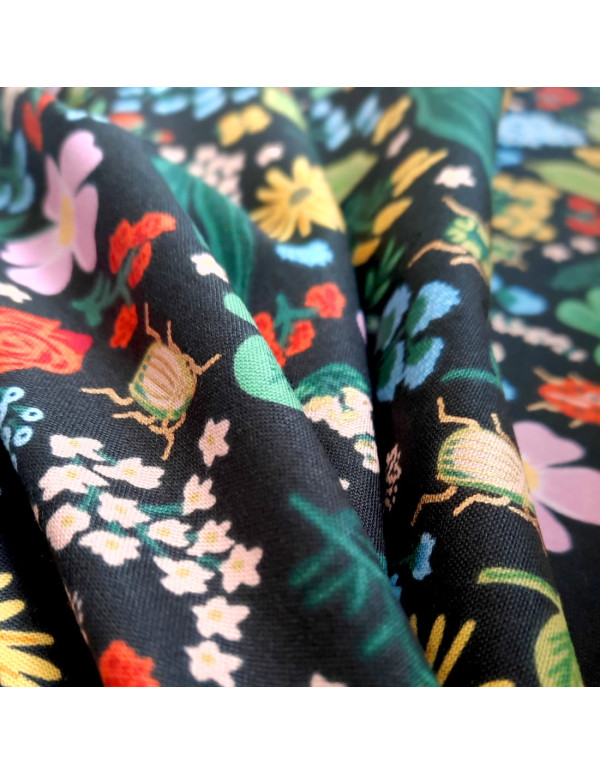 Cranberry, tissu coton sur fond noir,  Curio Insectes Gold Metallic Cotton and Steel Rifle paper