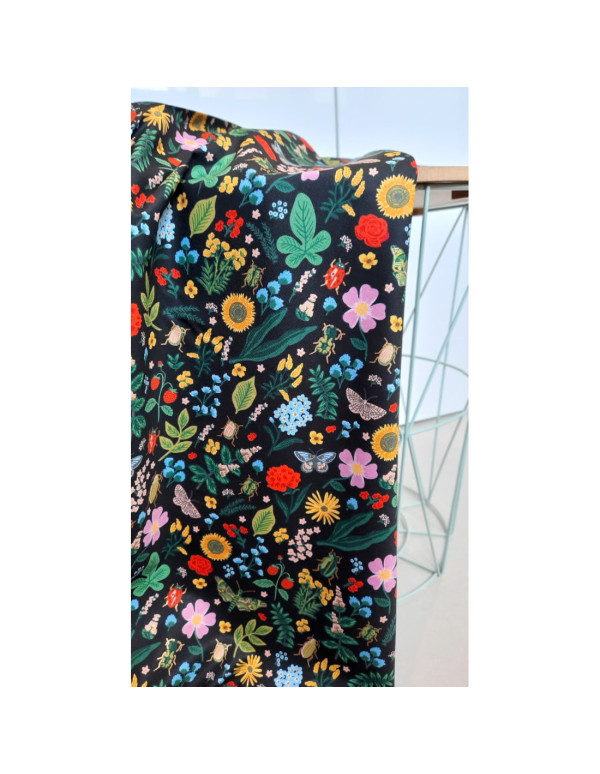 Cranberry, tissu coton sur fond noir,  Curio Insectes Gold Metallic Cotton and Steel Rifle paper
