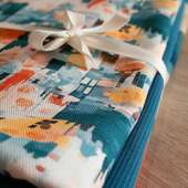 "La foule" a emporté la dernière collection See you at Six (et je la comprends... 😱), mais heureusement, il me reste encore quelques pépites 😋

Ici ce sont les gabardines : des motifs graphiques, floraux ou très "dessinés", avec des couleurs incroyables et toujours sur ce support très qualitatif, la gabardine de coton SYAS.

Vous pouvez coudre bien sûr des accessoires mais pourquoi pas des vêtements ! Comme un pantalon en Roses on canvas, une veste type jean en Misty rose ou un short en City joy 😍

Et vous, des idées ?

@seeyouatsixfabric #seeyouatsixfabric #seeyouatsix #cranberry_mercerie #gabardine #coutureaccessoire