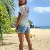 ☀️ Vacances ☀️

Une fois n'est pas coutume, nous voilà en vacances sur une île que tout amoureux de la nature adorerait, la Guadeloupe 🩵🌴

J'en profite pour vous présenter cette cousette, dont les ourlets ont été finis juste avant de partir alors que le t-shirt avait été assemblé super vite en automne dernier 😅 

Un petit haut idéal pour le défi #terminetacousette donc !

👉 Tissu : jersey 100% lin d'amour @cranberry_mercerie Prévoyez de sous-tailler un peu, avec cette maille qui est plus lache que les jerseys de coton

👉 Patron : encore un Camélia @mysuperbison, je ne sais même plus si j'en ai en stock car le lavage de cerveau des vacances est en cours 😅

Grosses bises à vous 😘

#cranberry_mercerie #tshirtcamelia #superbisonpattern #superbison